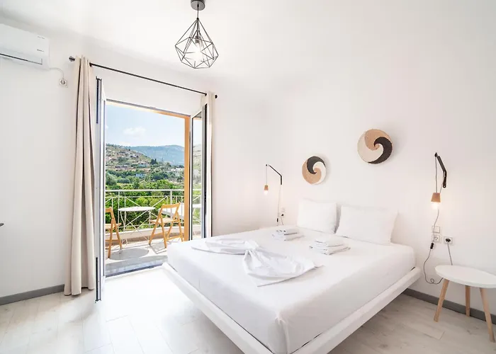 מלון דירות Orchard Retreat 3*