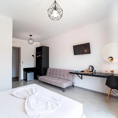 Orchard Retreat 3* Himarë